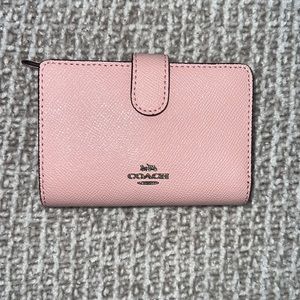 Coach Medium Corner Zip Leather Wallet